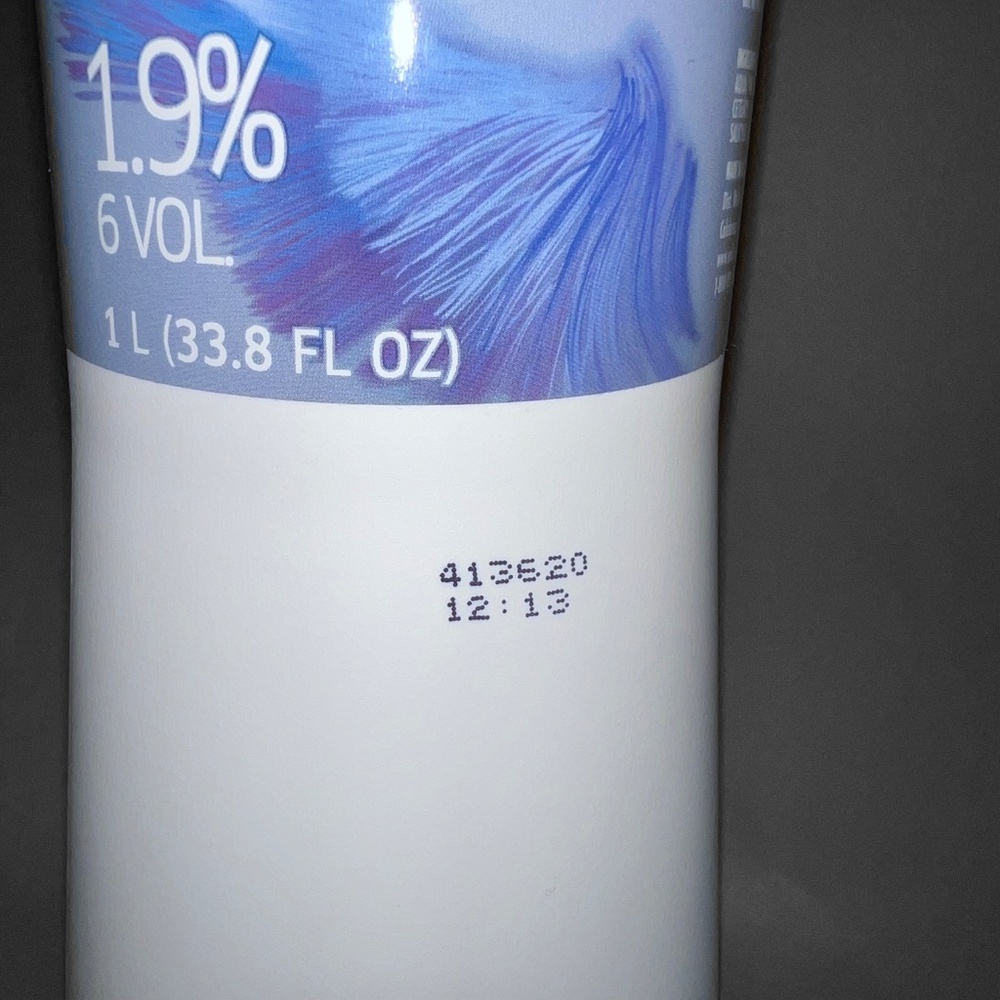 Wella 6 Volume Creme Developer - Picture 2 of 5